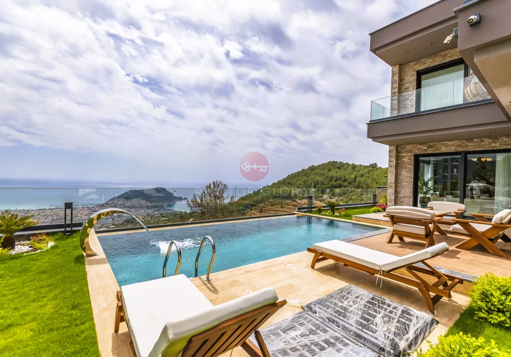 Breathtaking Sea Views, Own A Luxury Four-Bedroom Villa For Sale in Alanya