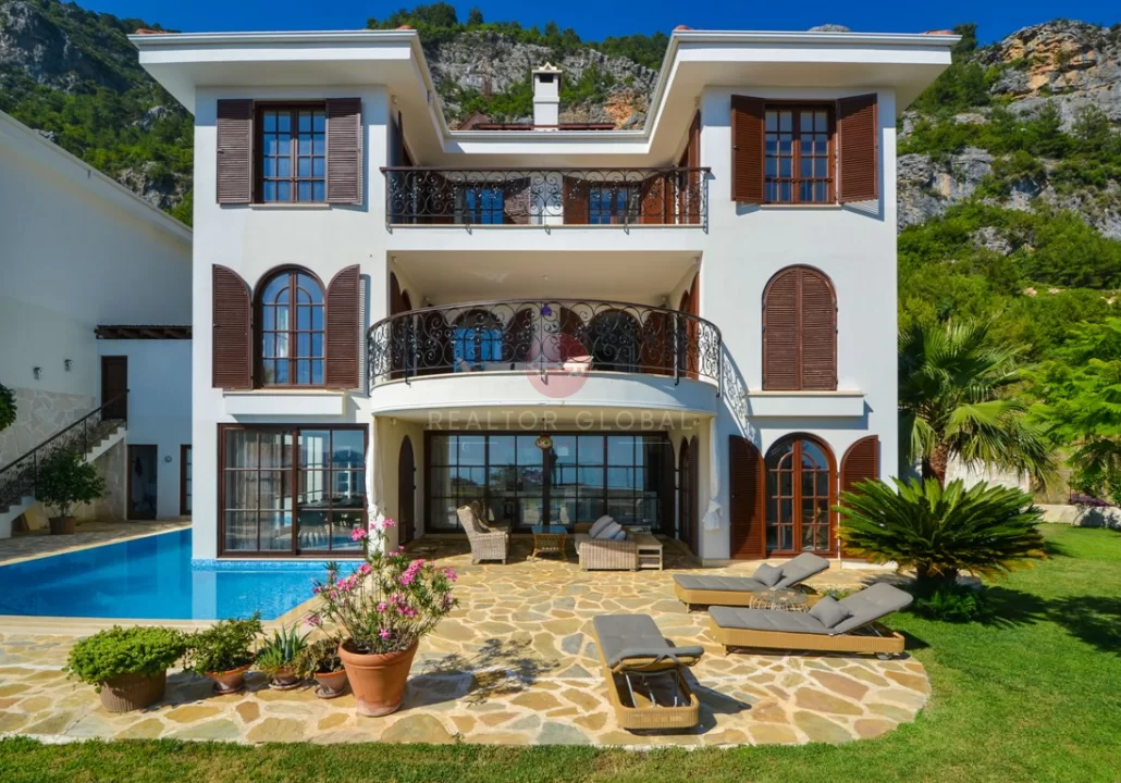 Luxuriöse 3-stöckige 5+2 Villen in Alanya zu Verkaufen, mit Prestige!