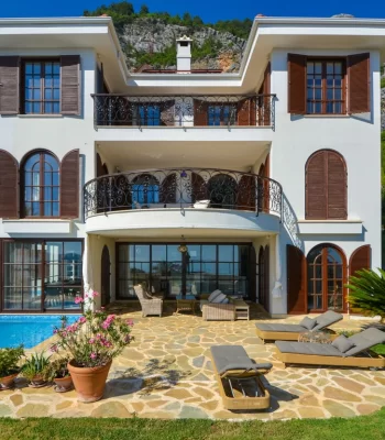 Luxury Triplex 5+2 Villas for Sale in Alanya, Prestigious Living!