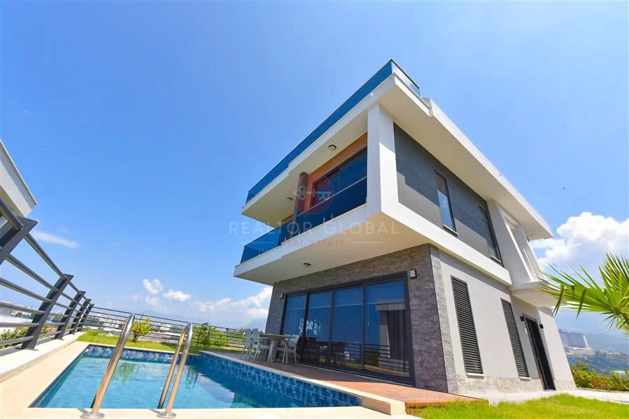Villas for Sale in Alanya, Combining 4+1 Comfort with Triplex Luxury
