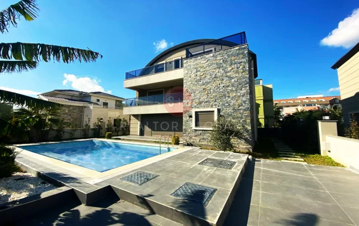 Luxury and Independent Living Meet in Triplex Villas for Sale in Antalya