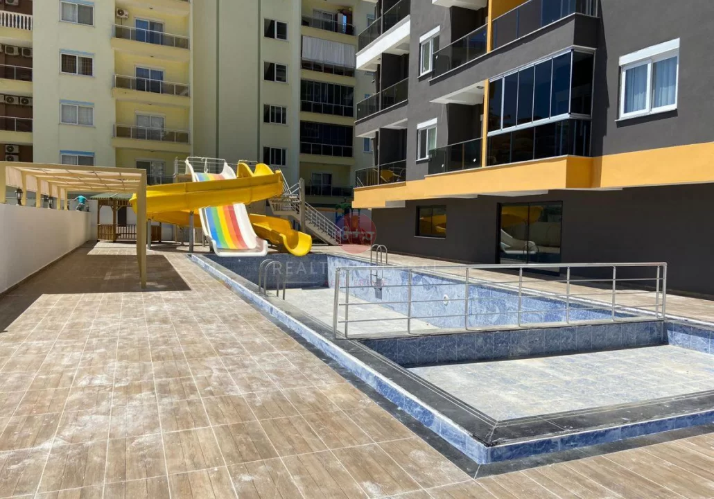 Two-bedroom Furnished Apartment With Sea View in Mahmutlar