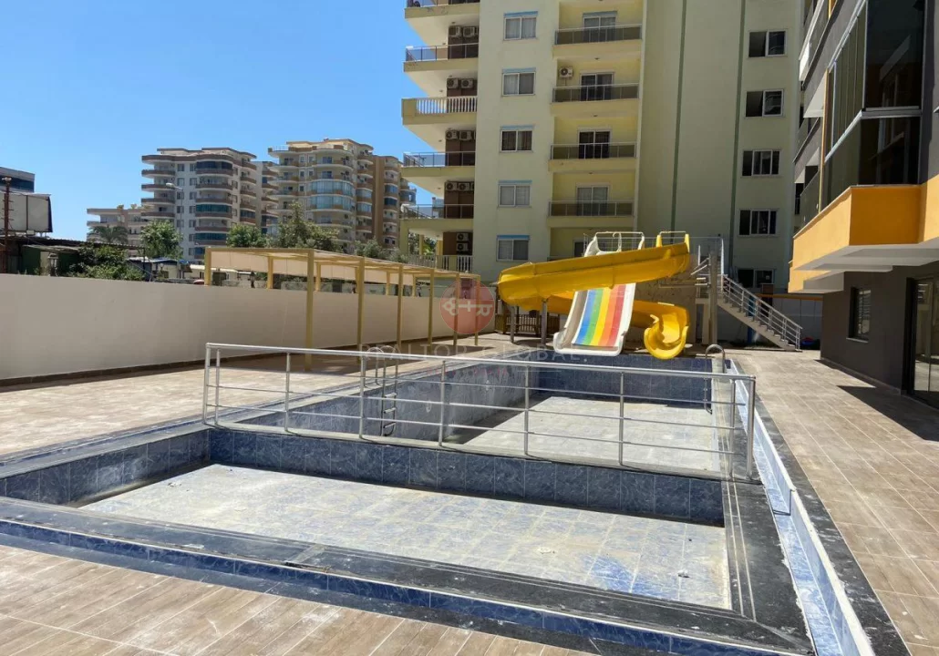 Two-bedroom Furnished Apartment With Sea View in Mahmutlar