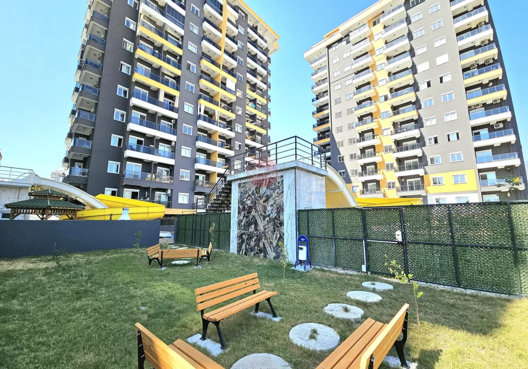 Two-bedroom Furnished Apartment With Sea View in Mahmutlar