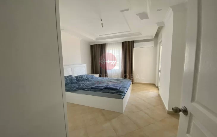 Geräumige Ein-Zimmer-Wohnung direkt am Meer in Tosmur zu verka