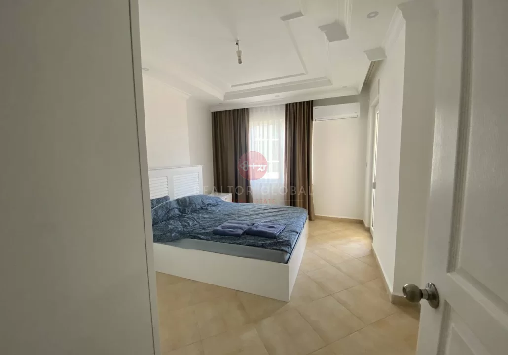 Geräumige Ein-Zimmer-Wohnung direkt am Meer in Tosmur zu verka