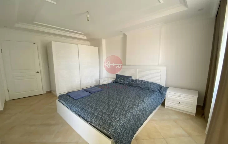Geräumige Ein-Zimmer-Wohnung direkt am Meer in Tosmur zu verka