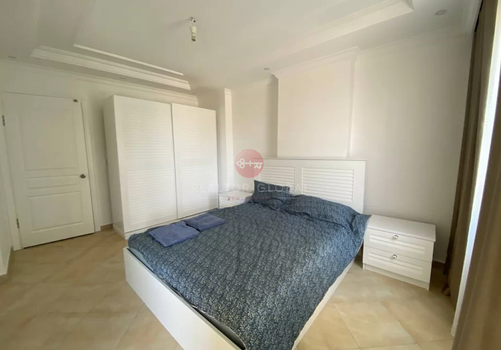 Geräumige Ein-Zimmer-Wohnung direkt am Meer in Tosmur zu verka