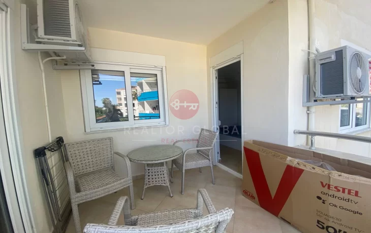 Geräumige Ein-Zimmer-Wohnung direkt am Meer in Tosmur zu verka