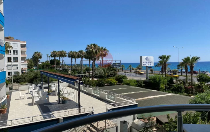 Geräumige Ein-Zimmer-Wohnung direkt am Meer in Tosmur zu verka