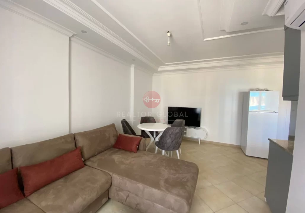 Geräumige Ein-Zimmer-Wohnung direkt am Meer in Tosmur zu verka
