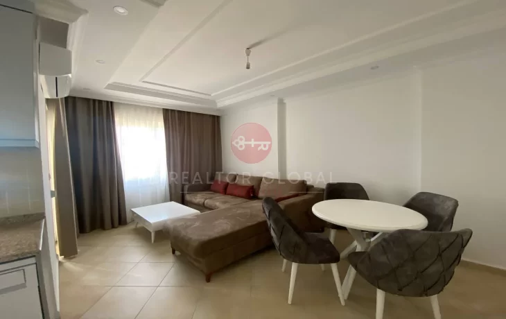 Geräumige Ein-Zimmer-Wohnung direkt am Meer in Tosmur zu verka