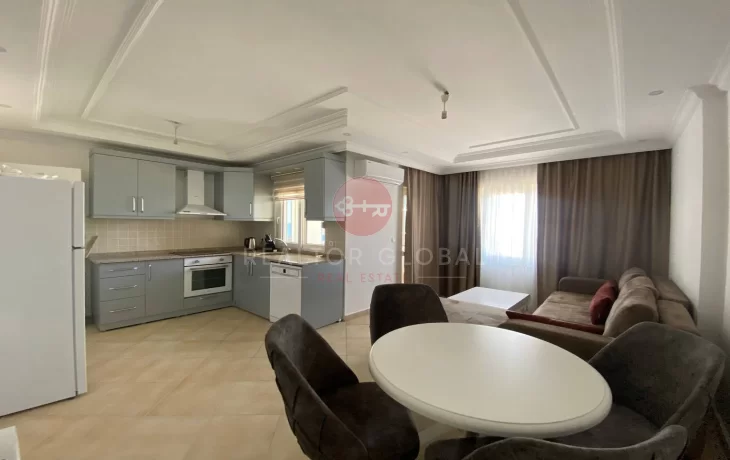 Geräumige Ein-Zimmer-Wohnung direkt am Meer in Tosmur zu verka