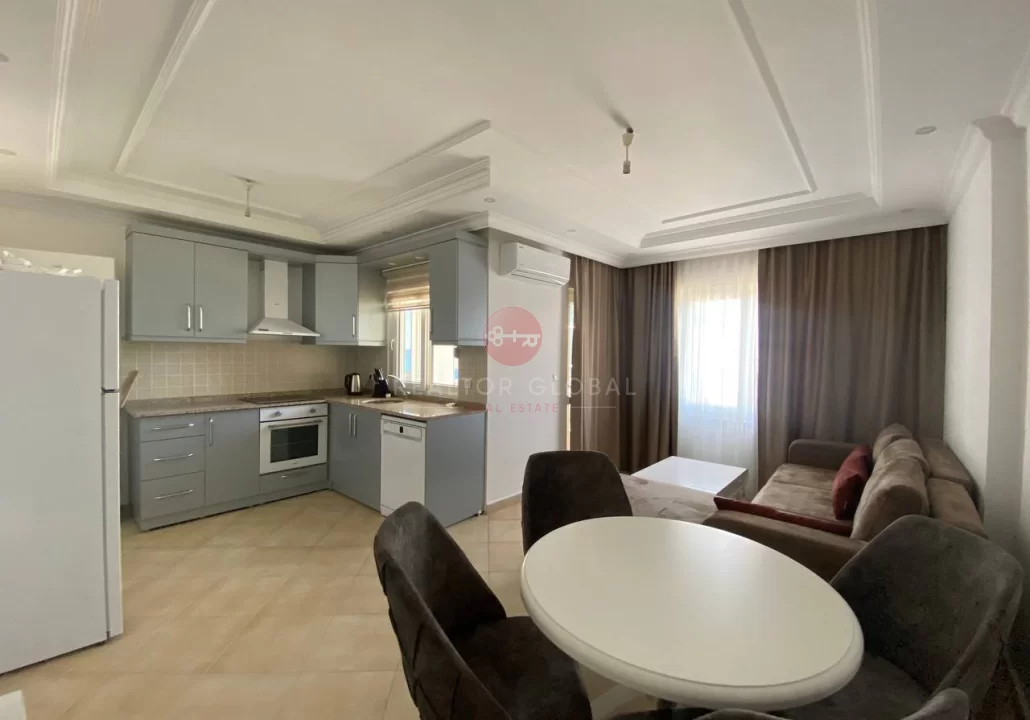 Geräumige Ein-Zimmer-Wohnung direkt am Meer in Tosmur zu verka