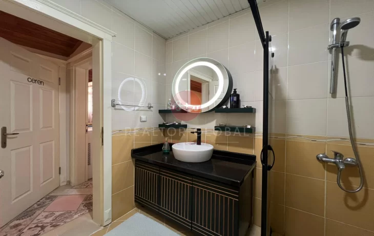 3-Bedroom Penthouse For Sale with Traditional Charm in Oba, Alanya