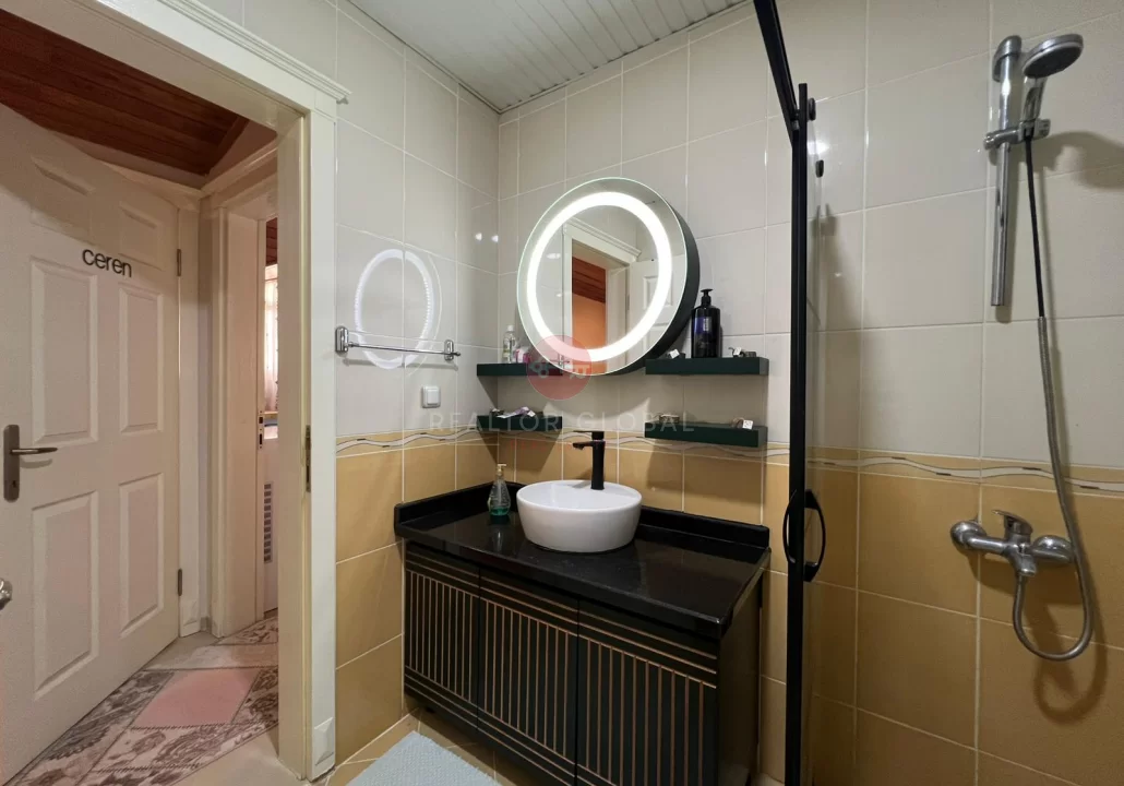 3-Bedroom Penthouse For Sale with Traditional Charm in Oba, Alanya