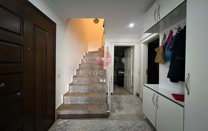 3-Bedroom Penthouse For Sale with Traditional Charm in Oba, Alanya