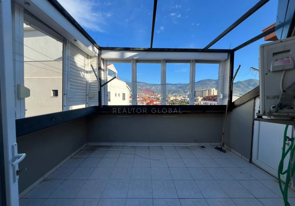 Prostrani trosobni penthouse s tradicionalnim šarmom u Obi, Alanja