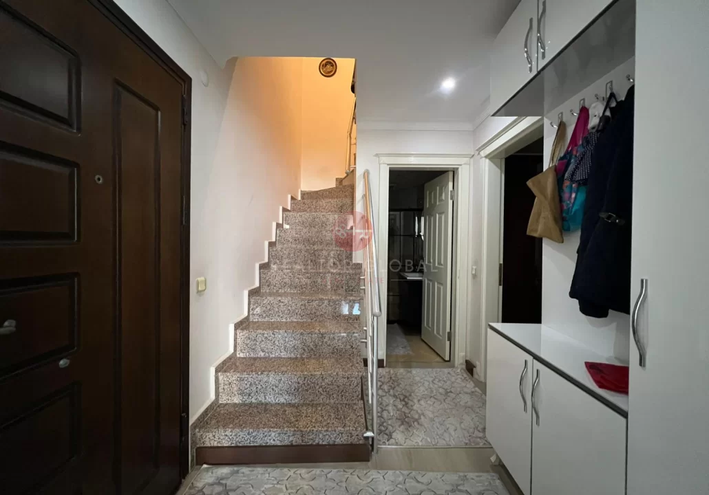 Prostrani trosobni penthouse s tradicionalnim šarmom u Obi, Alanja