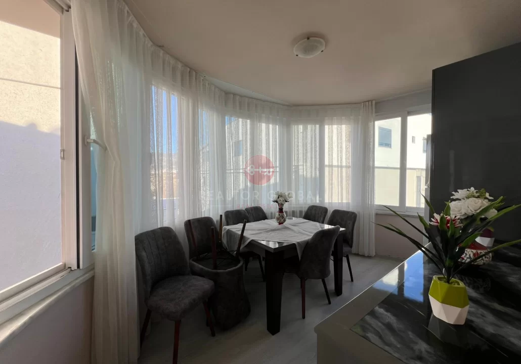 Prostrani trosobni penthouse s tradicionalnim šarmom u Obi, Alanja