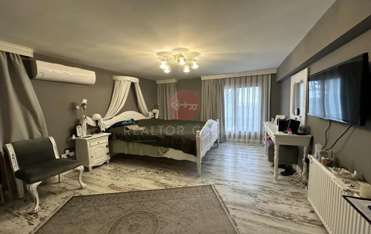 Geräumiges, möbliertes Duplex mit drei Schlafzimmern in Kyrenia
