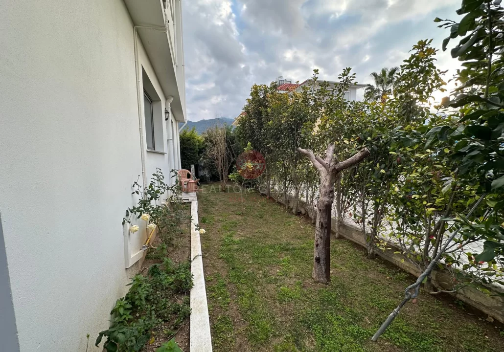 Geräumiges, möbliertes Duplex mit drei Schlafzimmern in Kyrenia