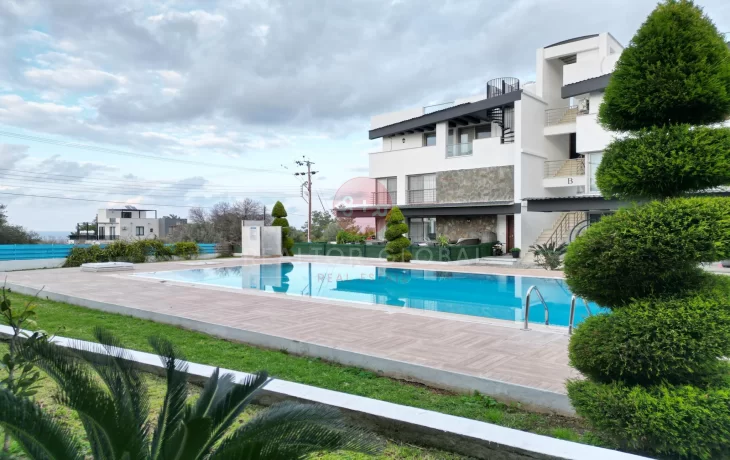 Geräumiges, möbliertes Duplex mit drei Schlafzimmern in Kyrenia