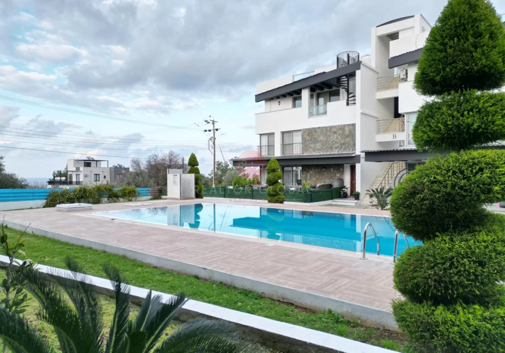 Geräumiges, möbliertes Duplex mit drei Schlafzimmern in Kyrenia