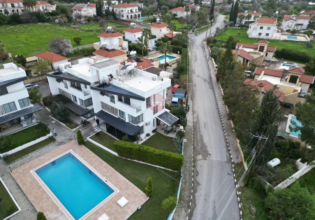 Geräumiges, möbliertes Duplex mit drei Schlafzimmern in Kyrenia