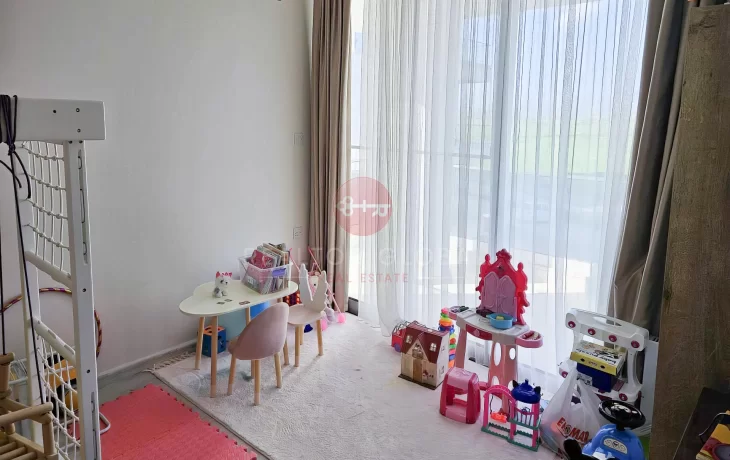 İskele'de Eşyalı ve Deniz Manzaralı 2+1 Satılık Daire
