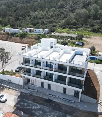 Chic studio apartman na prodaju s pogledom na more u Kyreniji