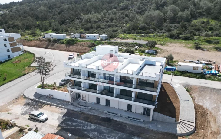 Kyrenia'da Satılık Deniz Manzaralı Şık Stüdyo Daire