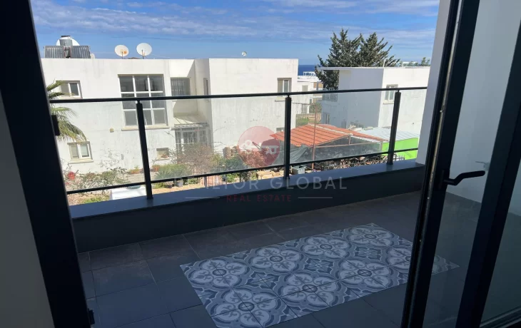 Kyrenia'da Satılık Deniz Manzaralı Şık Stüdyo Daire