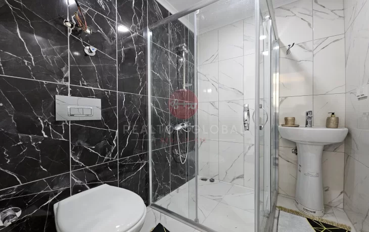 Moderan stan 1+1 na prodaju u Alanya Demirtaşu sa bazenom i teretanom