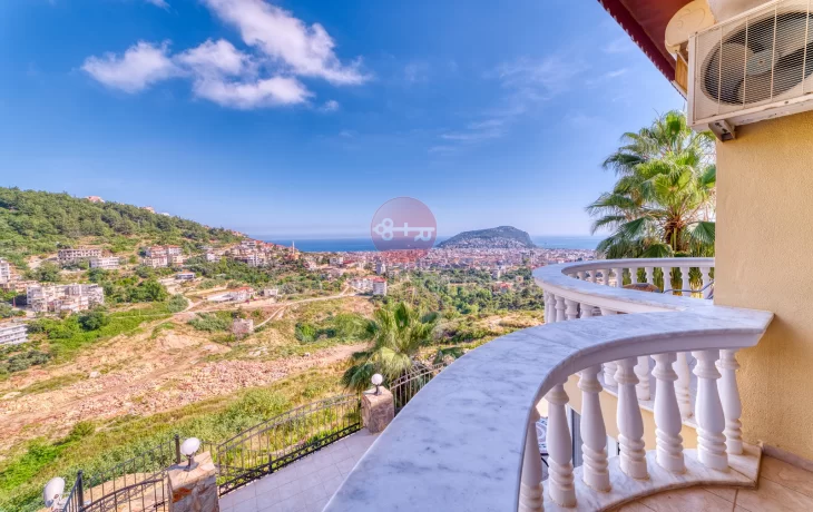 Alanya Tepe’de Deniz Manzaralı Lüks Diamond Villa Satılık