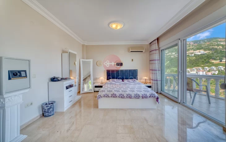 Alanya Tepe’de Deniz Manzaralı Lüks Diamond Villa Satılık