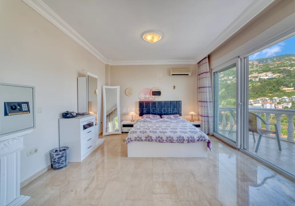 Alanya Tepe’de Deniz Manzaralı Lüks Diamond Villa Satılık
