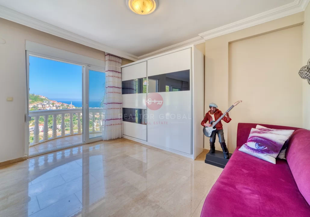 Alanya Tepe’de Deniz Manzaralı Lüks Diamond Villa Satılık