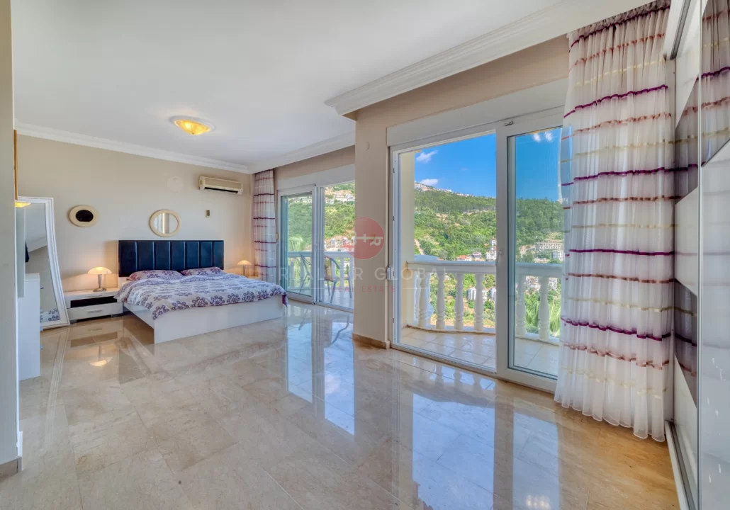 Alanya Tepe’de Deniz Manzaralı Lüks Diamond Villa Satılık