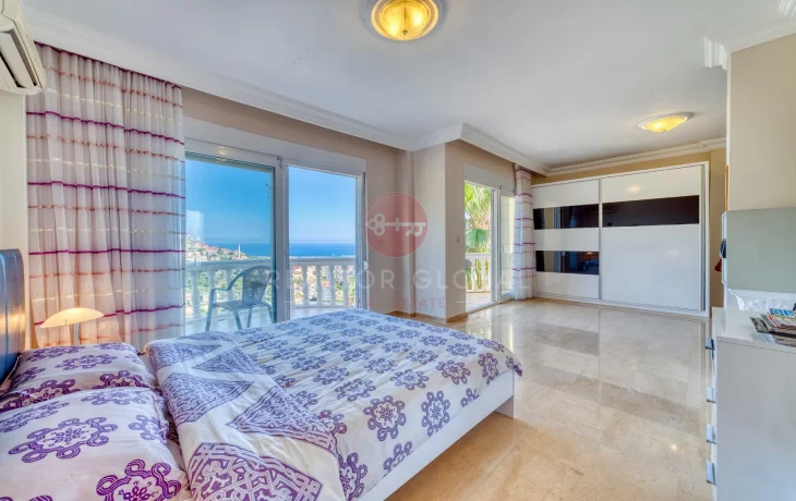 Alanya Tepe’de Deniz Manzaralı Lüks Diamond Villa Satılık