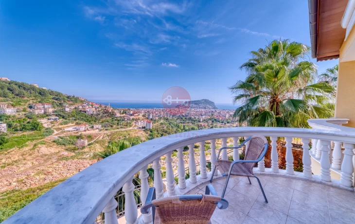 Alanya Tepe’de Deniz Manzaralı Lüks Diamond Villa Satılık