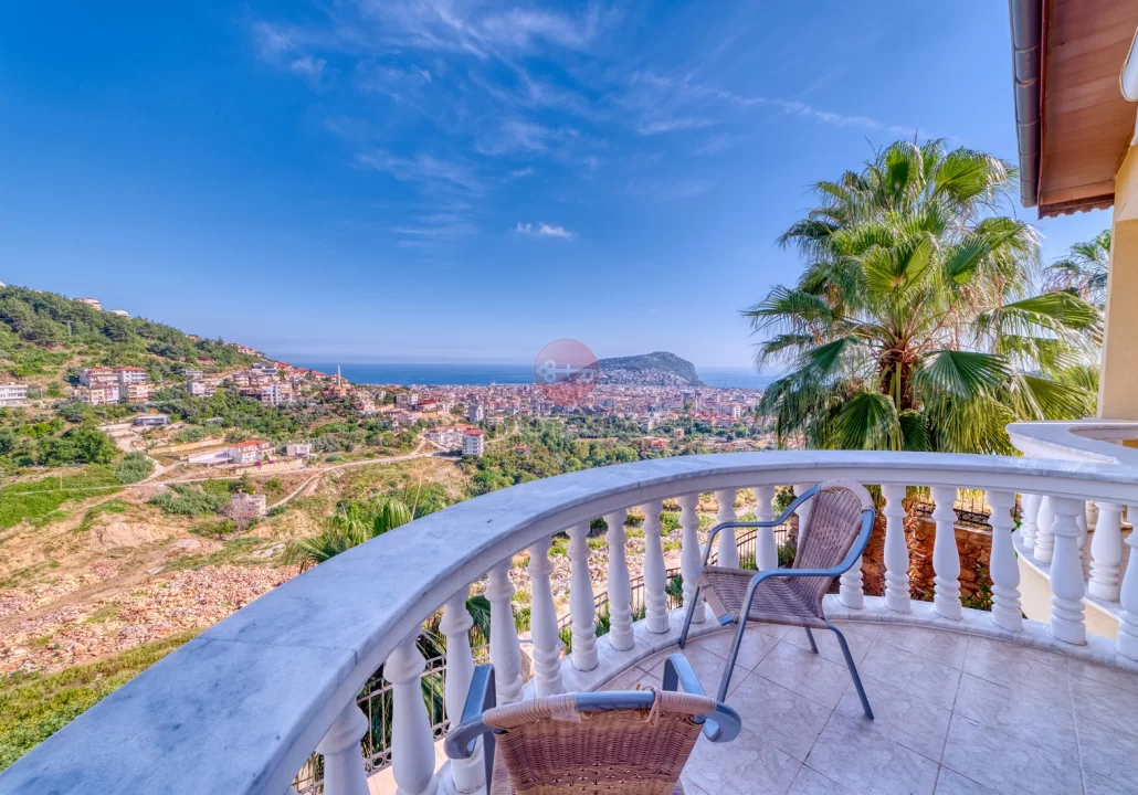 Alanya Tepe’de Deniz Manzaralı Lüks Diamond Villa Satılık