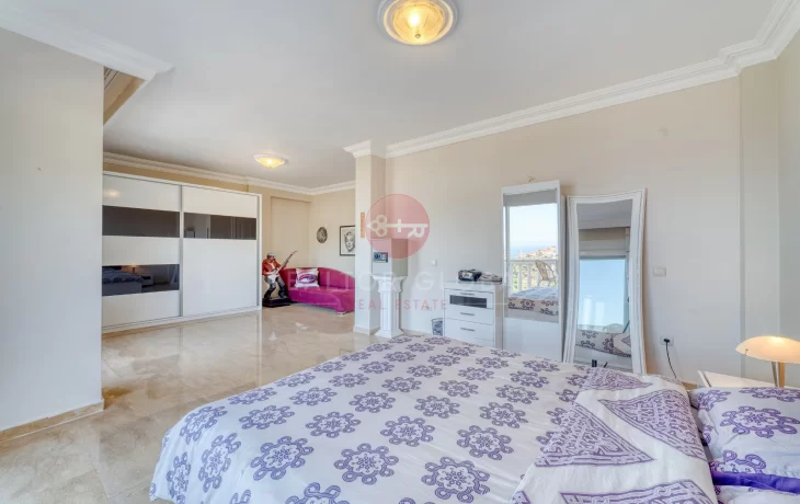 Alanya Tepe’de Deniz Manzaralı Lüks Diamond Villa Satılık
