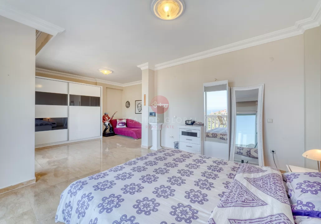 Alanya Tepe’de Deniz Manzaralı Lüks Diamond Villa Satılık