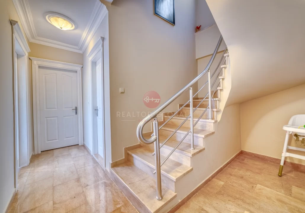 Alanya Tepe’de Deniz Manzaralı Lüks Diamond Villa Satılık
