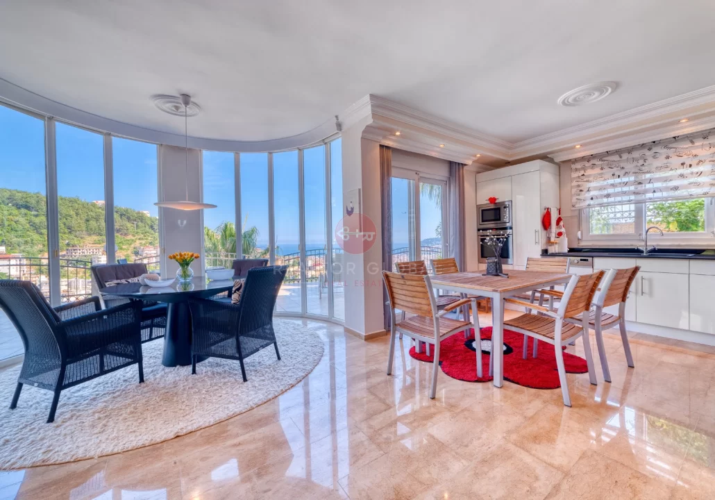 Alanya Tepe’de Deniz Manzaralı Lüks Diamond Villa Satılık