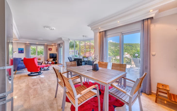 Alanya Tepe’de Deniz Manzaralı Lüks Diamond Villa Satılık