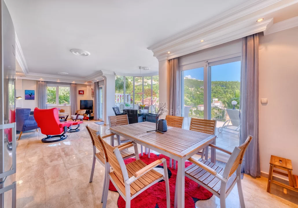 Alanya Tepe’de Deniz Manzaralı Lüks Diamond Villa Satılık