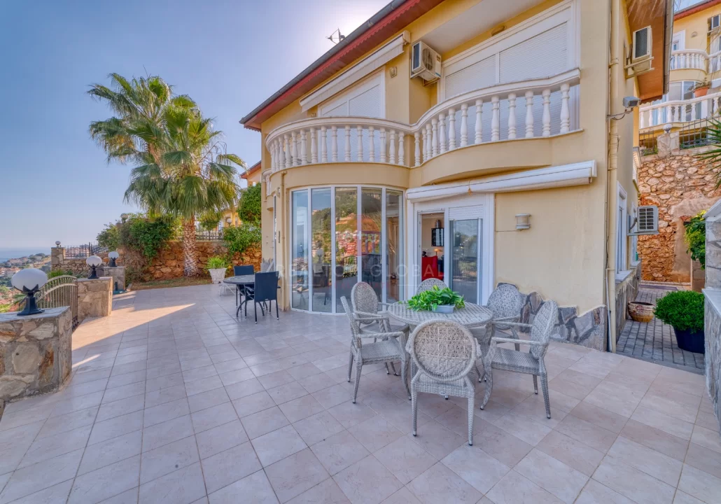 Alanya Tepe’de Deniz Manzaralı Lüks Diamond Villa Satılık