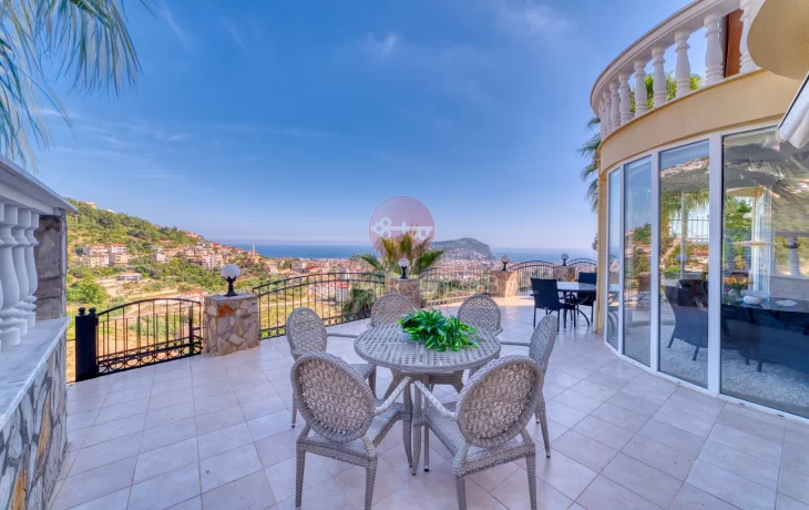 Alanya Tepe’de Deniz Manzaralı Lüks Diamond Villa Satılık